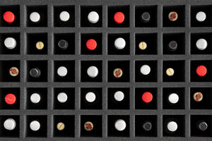 CP060A001 Bandeja de espuma Feldherr de 500 mm x 500 mm x 60 mm para 100 botellas pequeñas